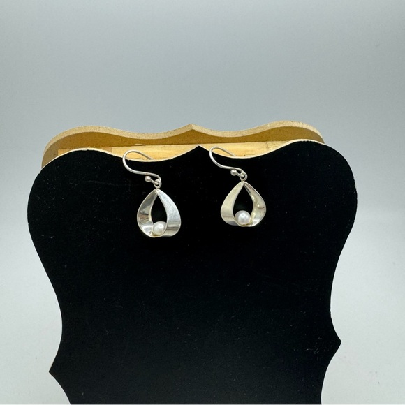 925 Silver Dangle Pearl Moon Earrings Minimalist Modern Handmade in Mexico - Picture 7 of 8